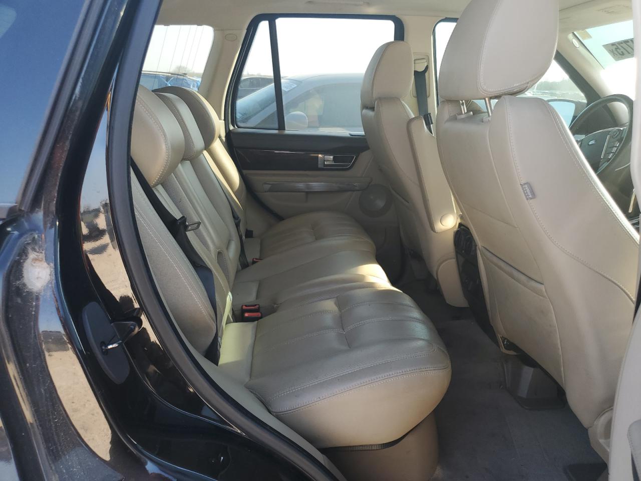 2011 Land Rover Range Rover - Image 11