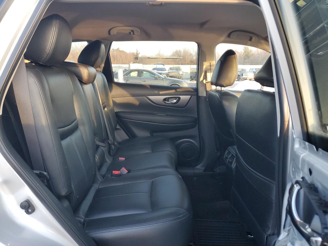 2016 Nissan Rogue - Image 11