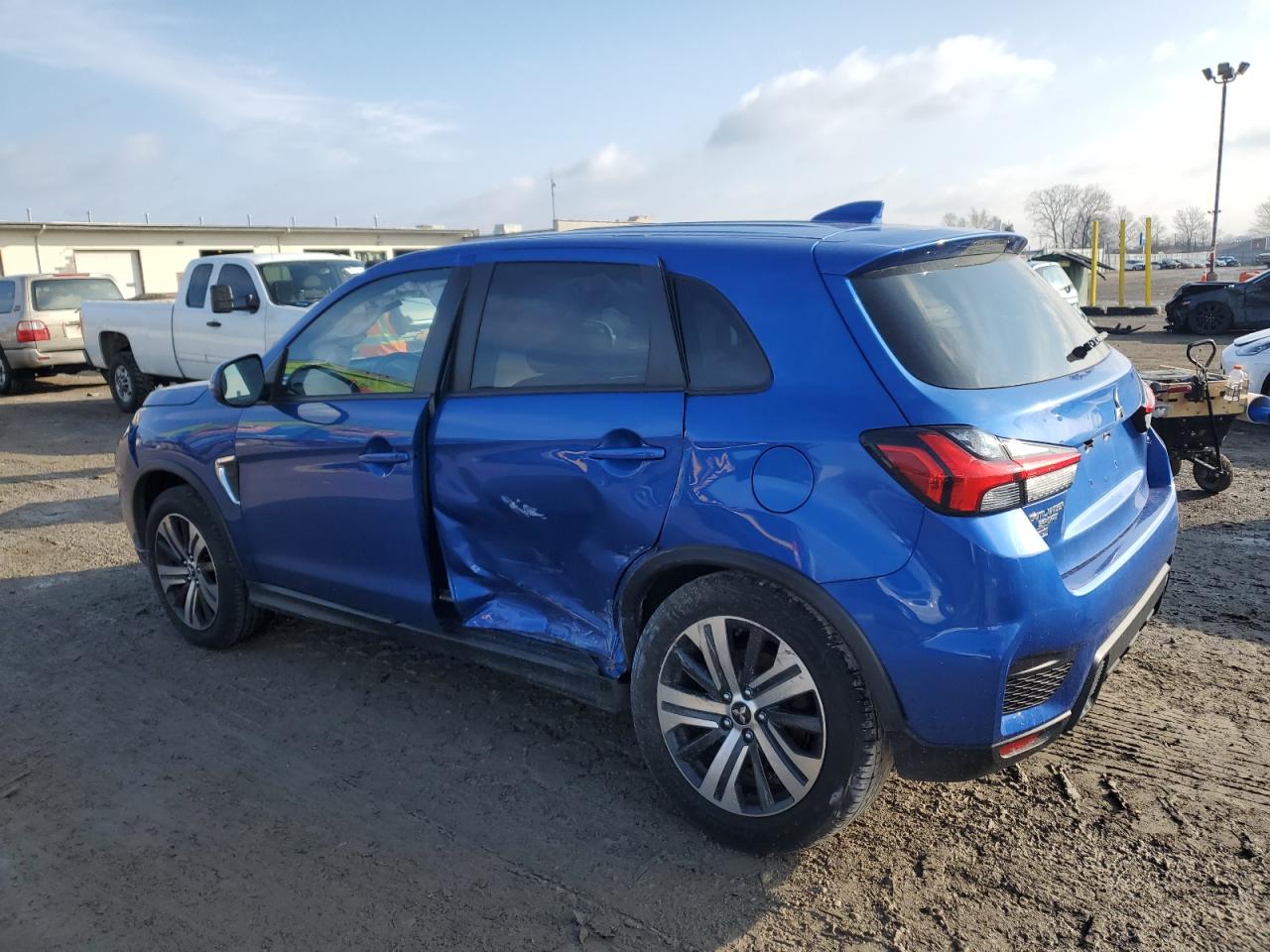2020 Mitsubishi Outlander - Image 2