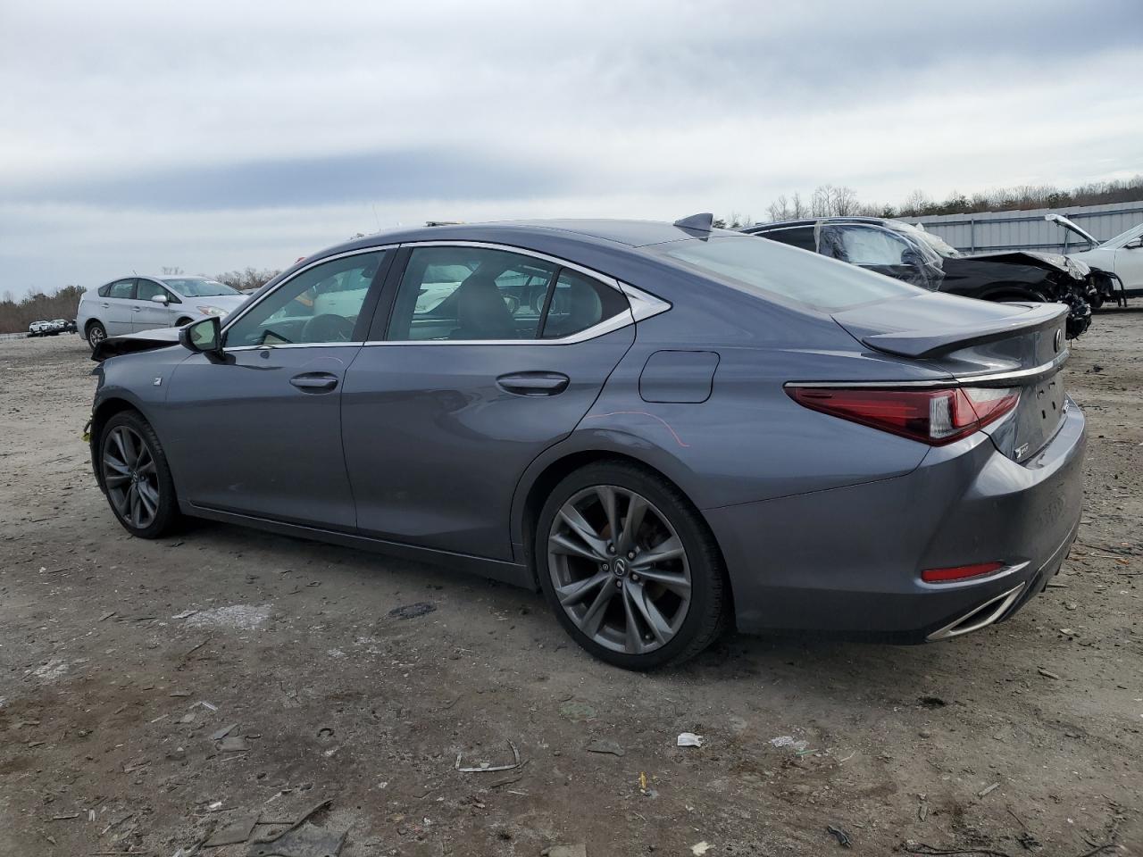 2019 Lexus ES - Image 2