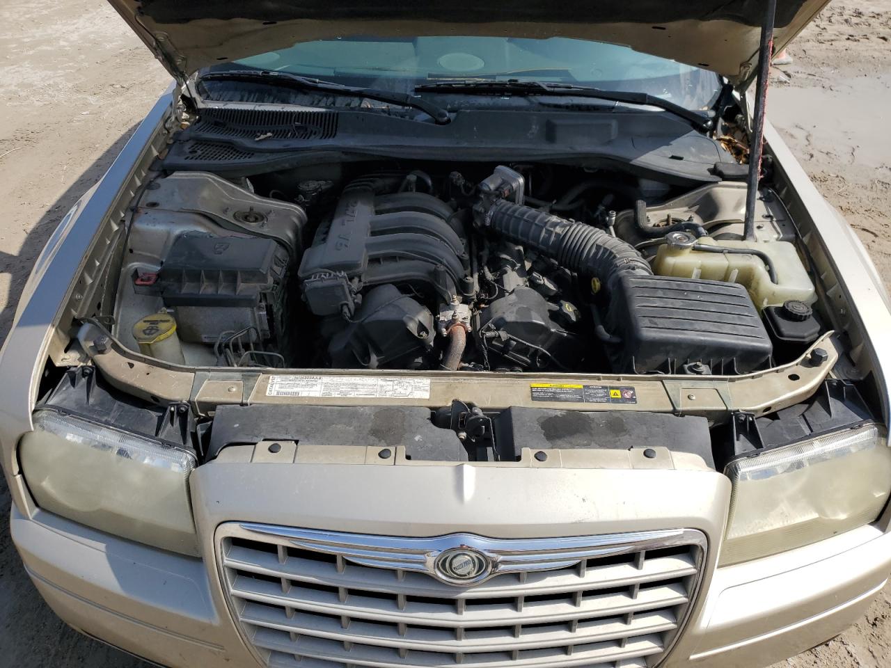 2006 Chrysler 300 - Image 11