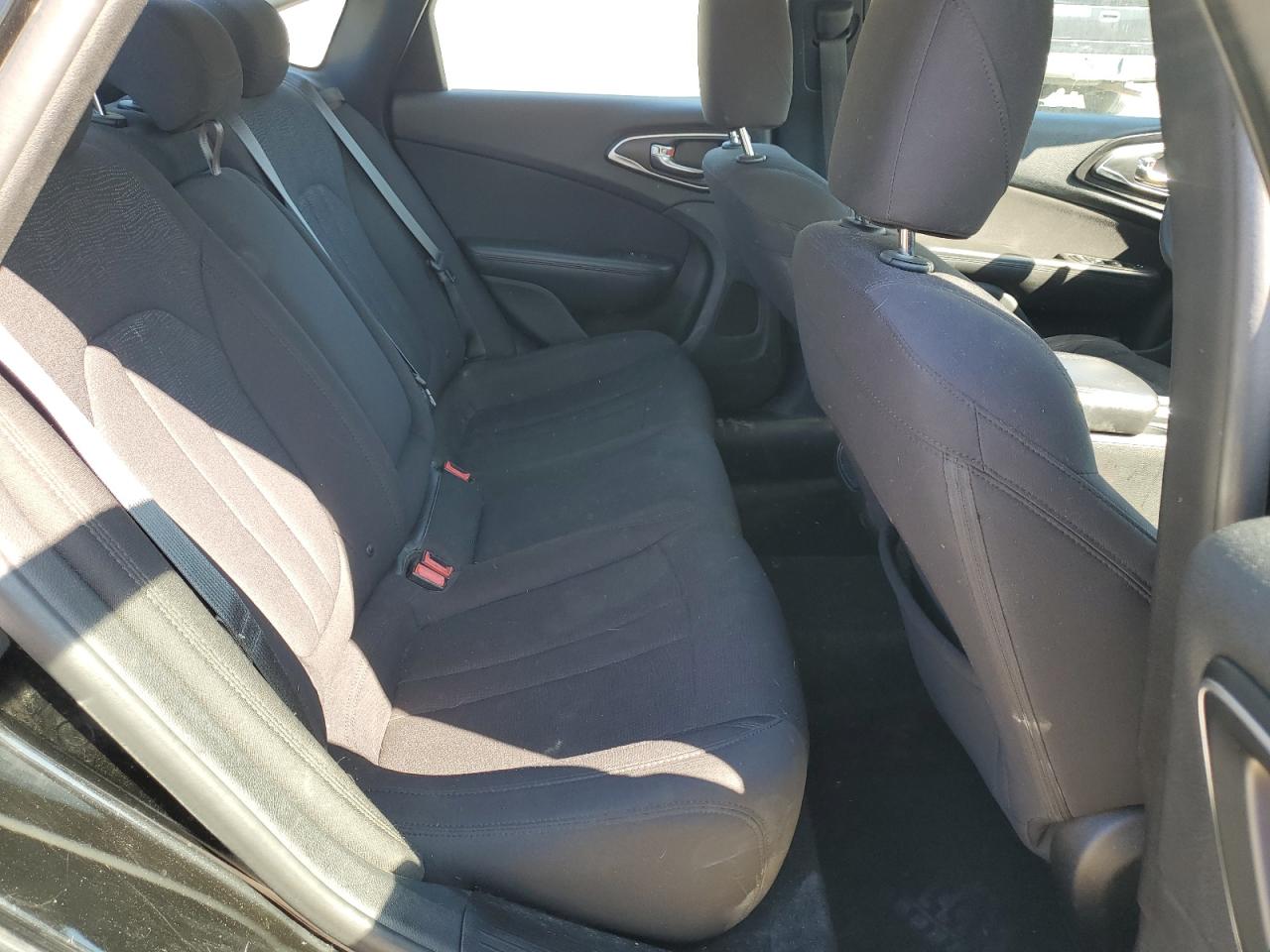 2015 Chrysler 200 - Image 10