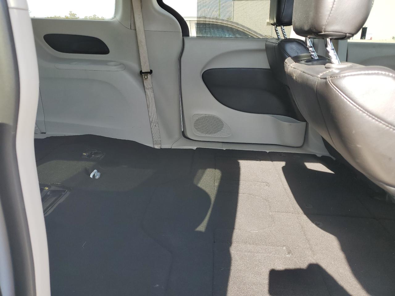 2020 Chrysler Voyager - Image 11
