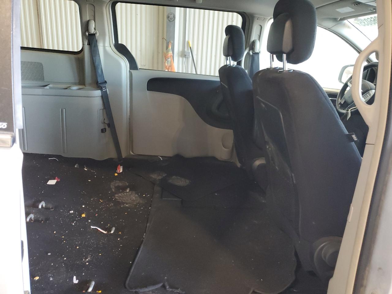 2011 Chrysler Town & Country - Image 11