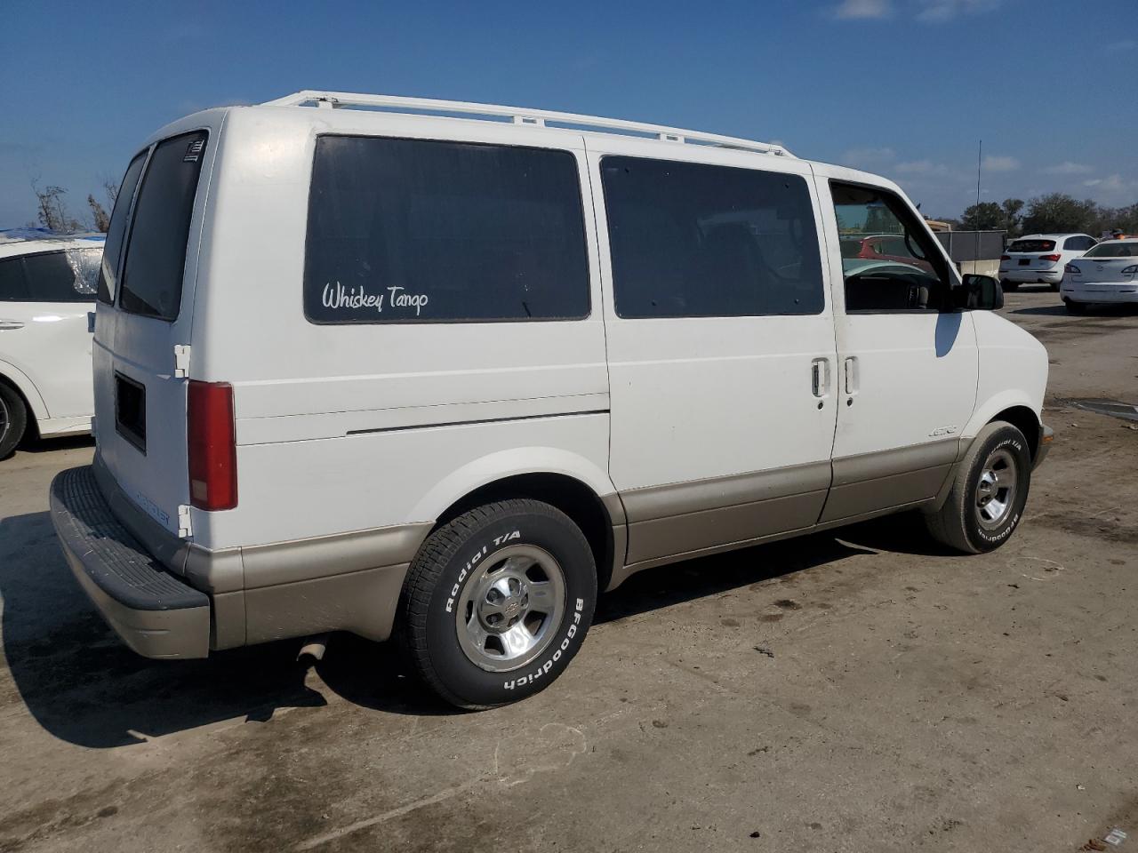 2001 Chevrolet Astro - Image 3