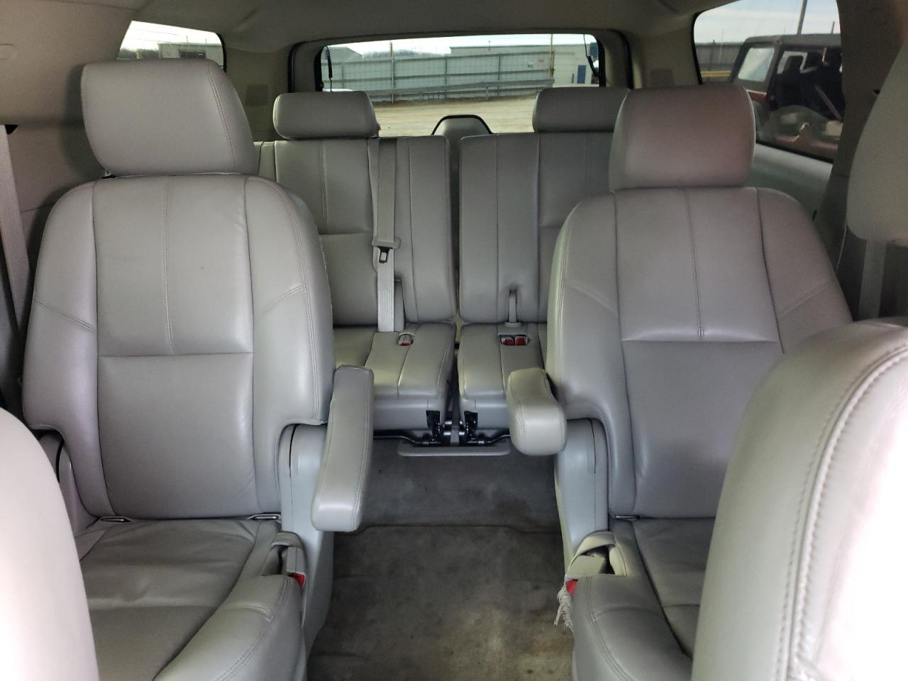 2012 Chevrolet Suburban - Image 10