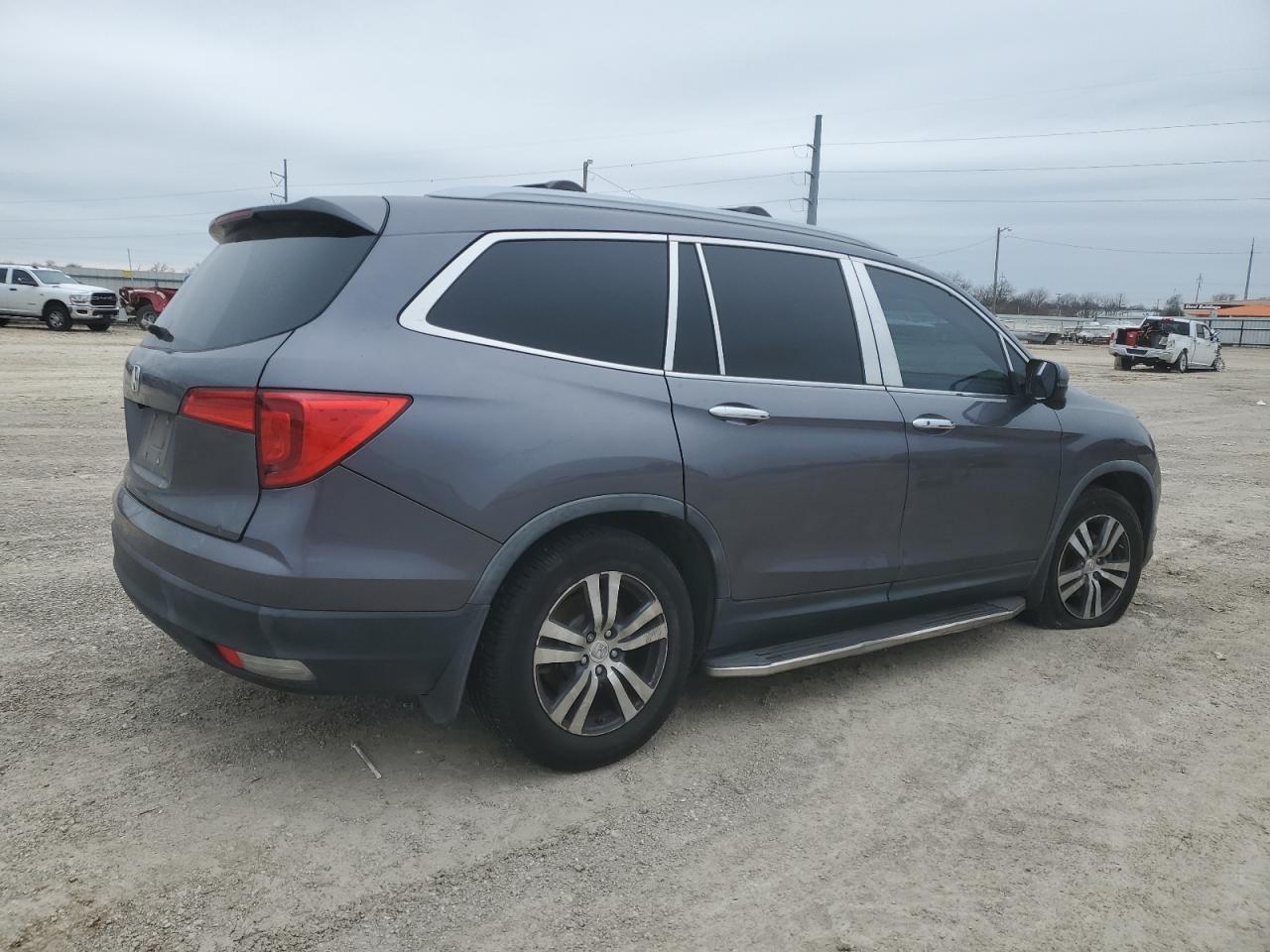 2017 Honda Pilot - Image 3
