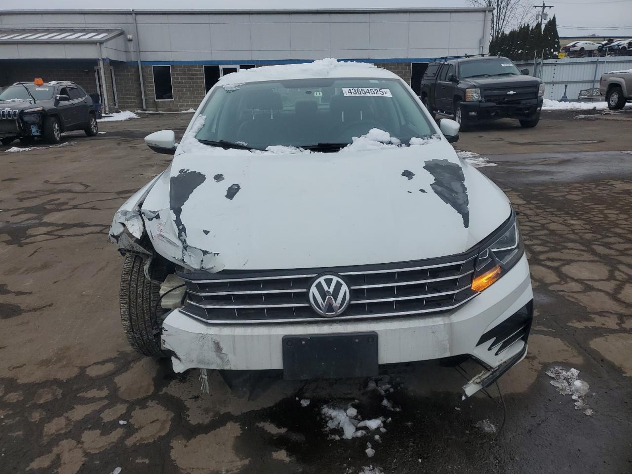 2016 Volkswagen Passat - Image 5