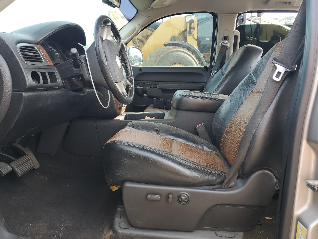 2007 Chevrolet Silverado - Image 7