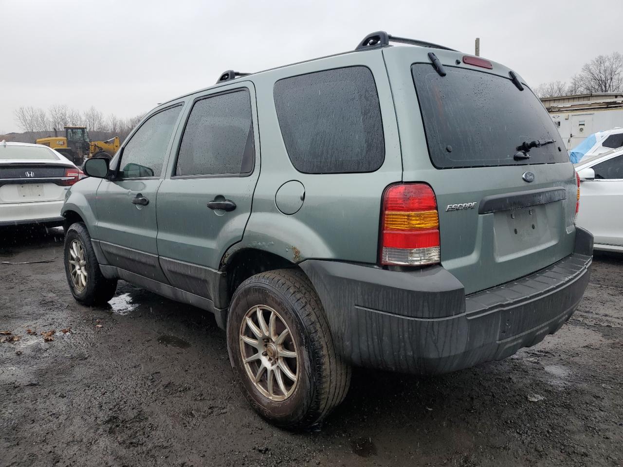 2005 Ford Escape - Image 2