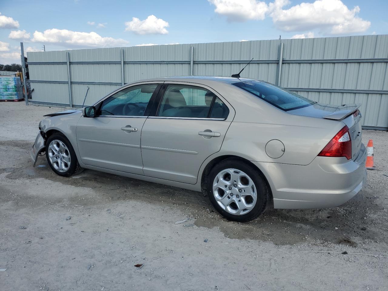 2010 Ford Fusion - Image 2