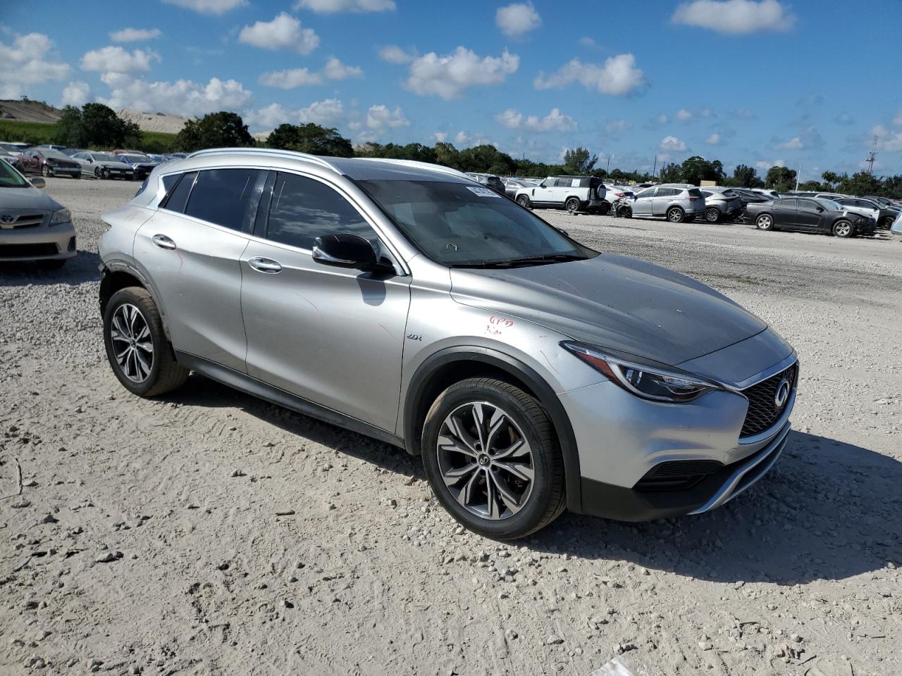 2017 Infiniti QX30 - Image 4