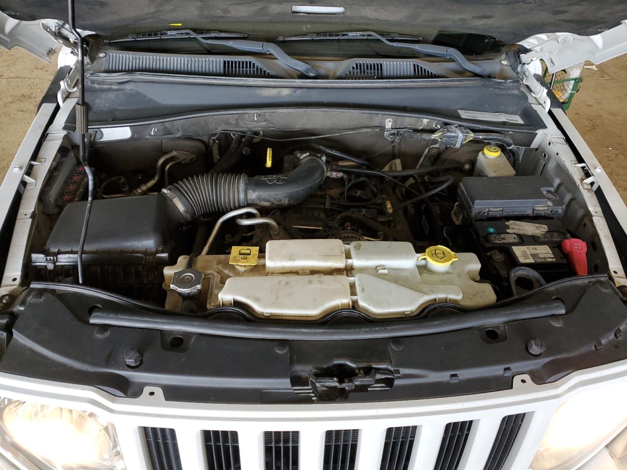 2011 Jeep Liberty (North America) - Image 12
