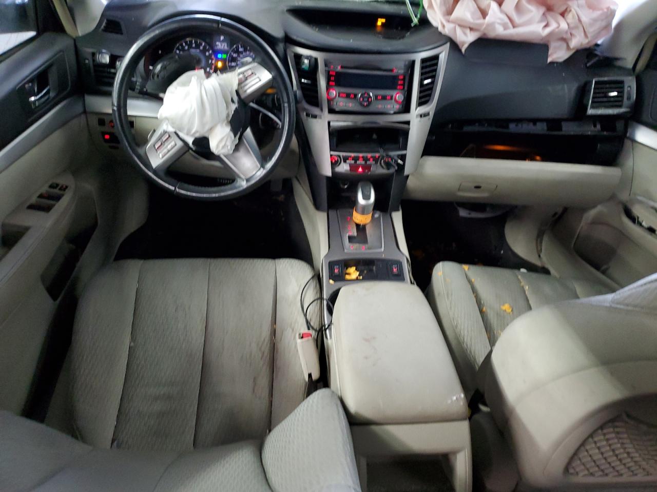 2011 Subaru Outback - Image 8