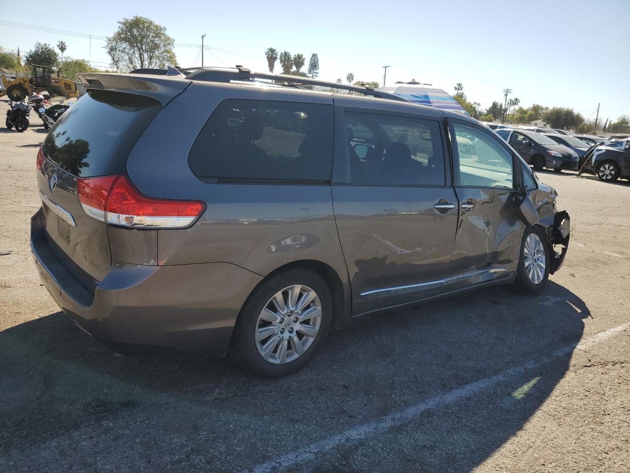 2012 Toyota Sienna - Image 3