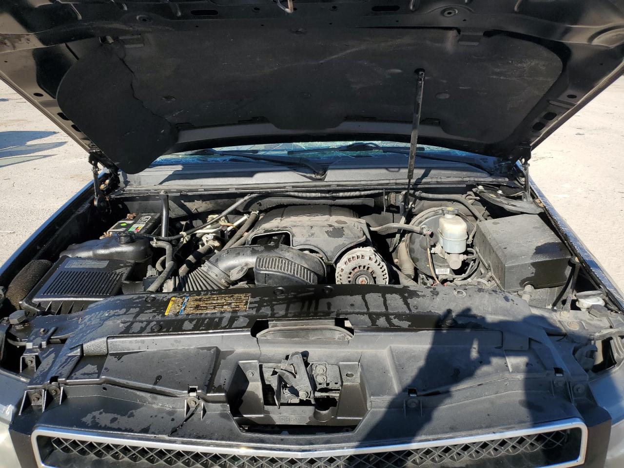 2010 Chevrolet Suburban - Image 13