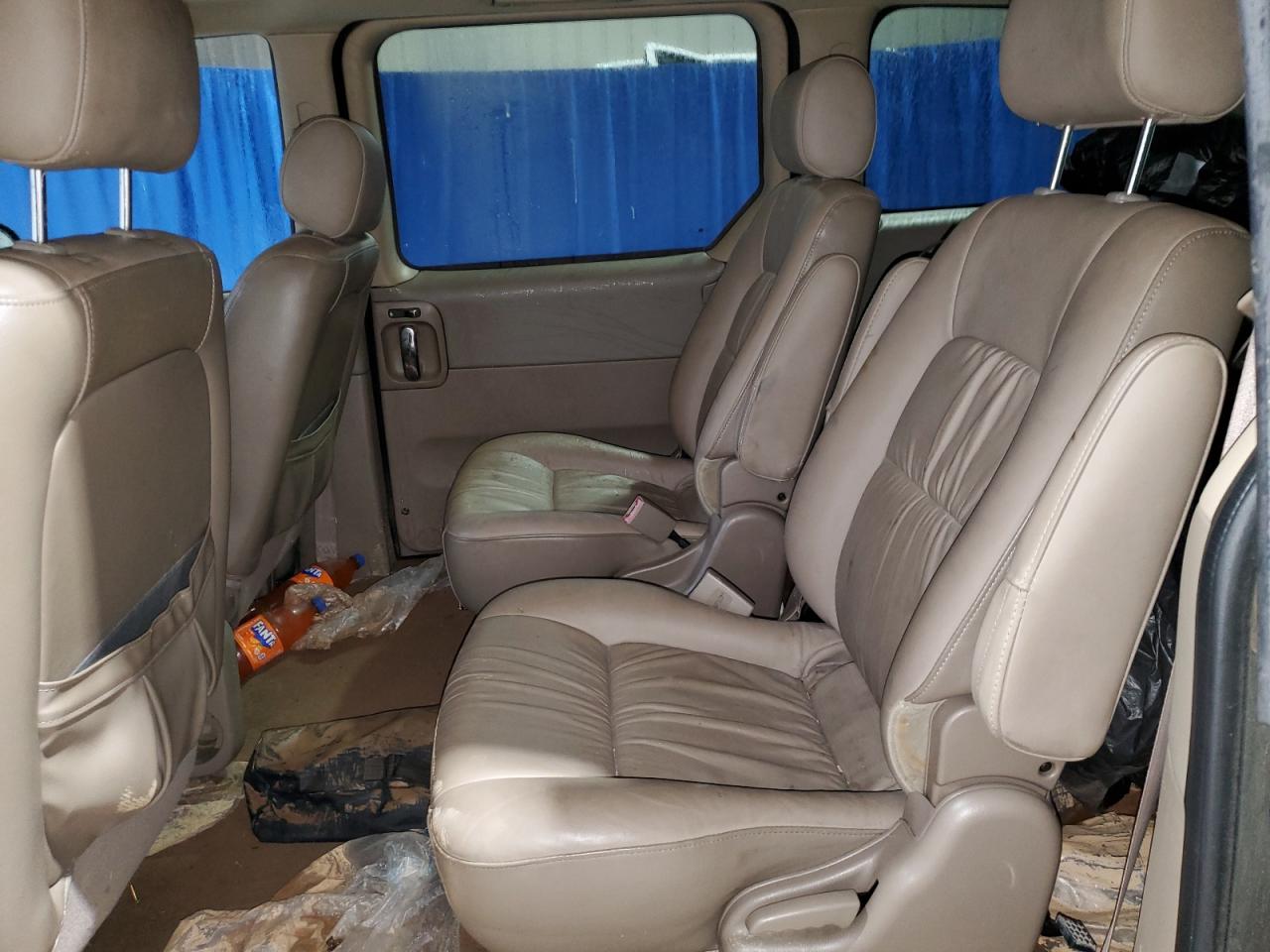 2003 Kia Sedona - Image 12