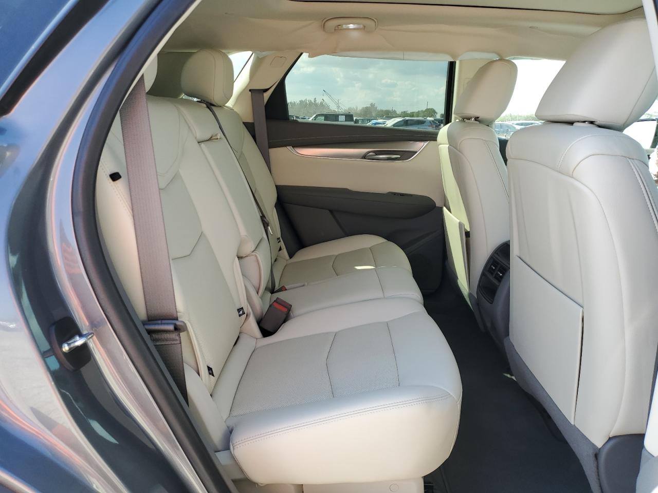 2021 Cadillac XT5 - Image 11