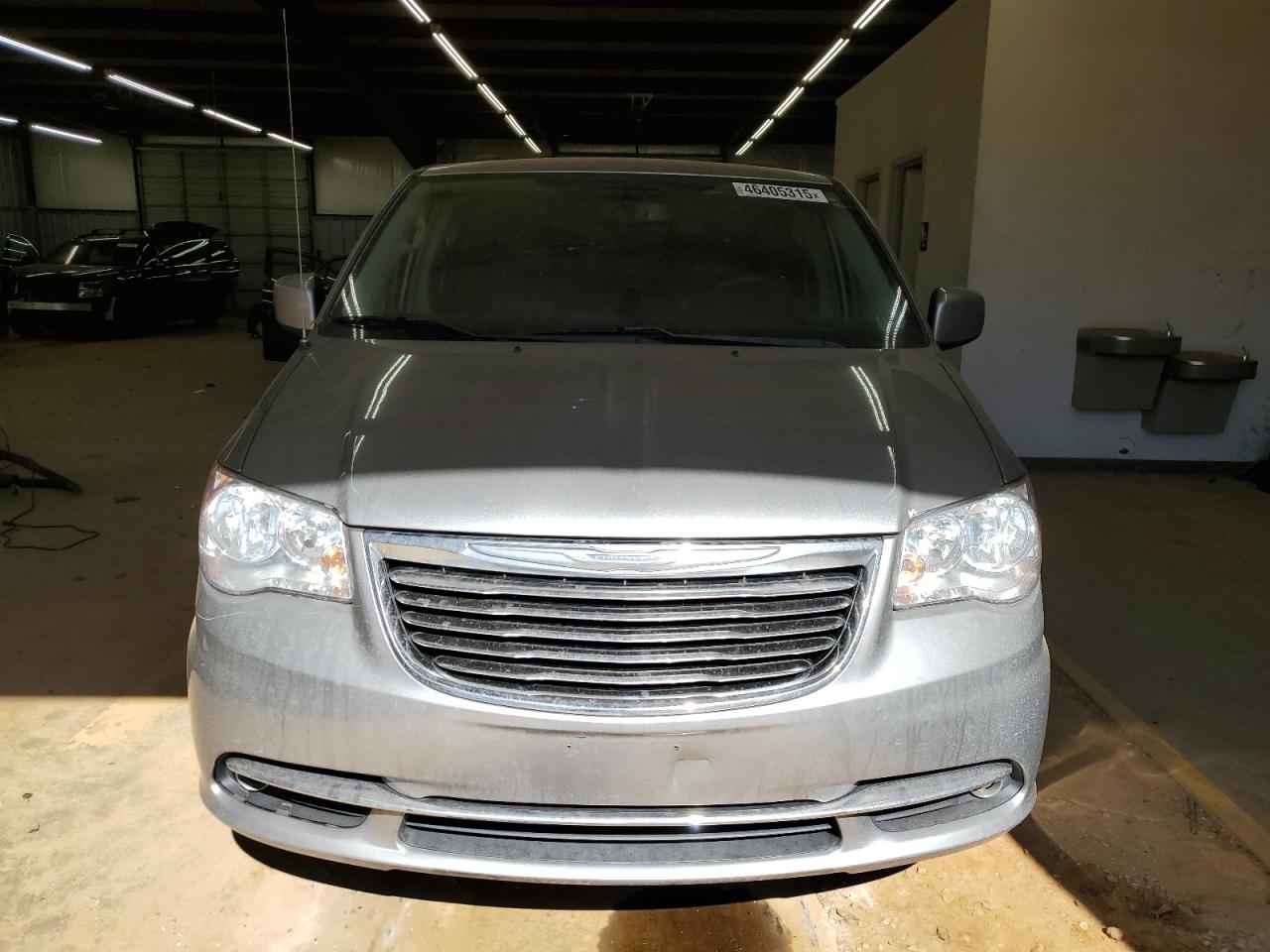 2016 Chrysler Town & Country - Image 5