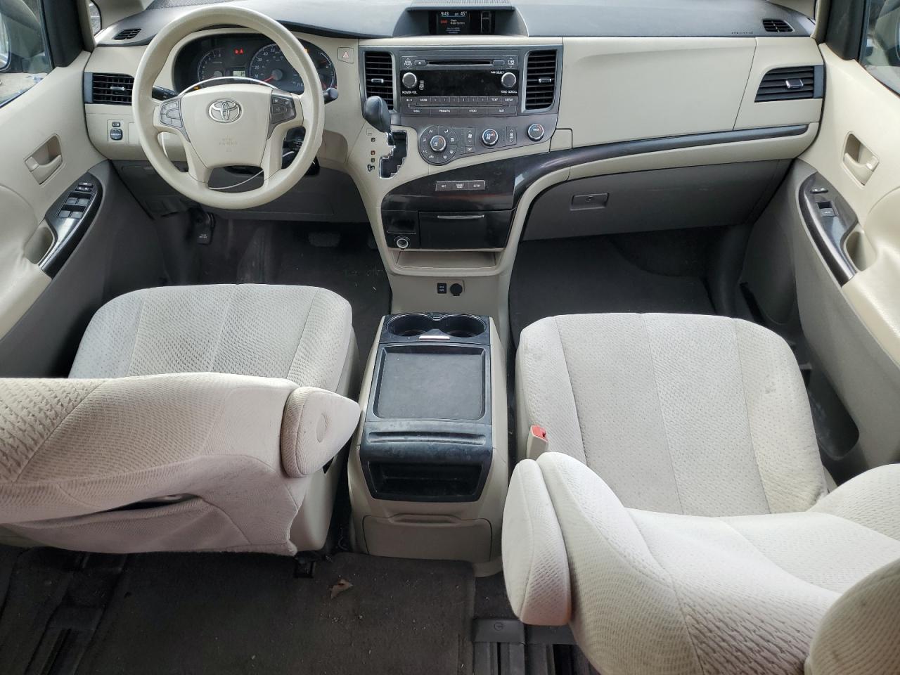 2011 Toyota Sienna - Image 8