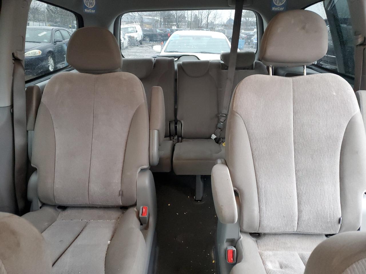 2014 Kia Sedona - Image 10