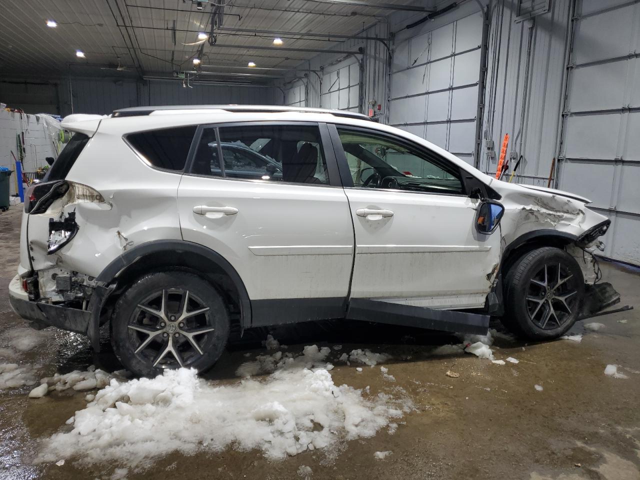 2017 Toyota RAV 4 - Image 3