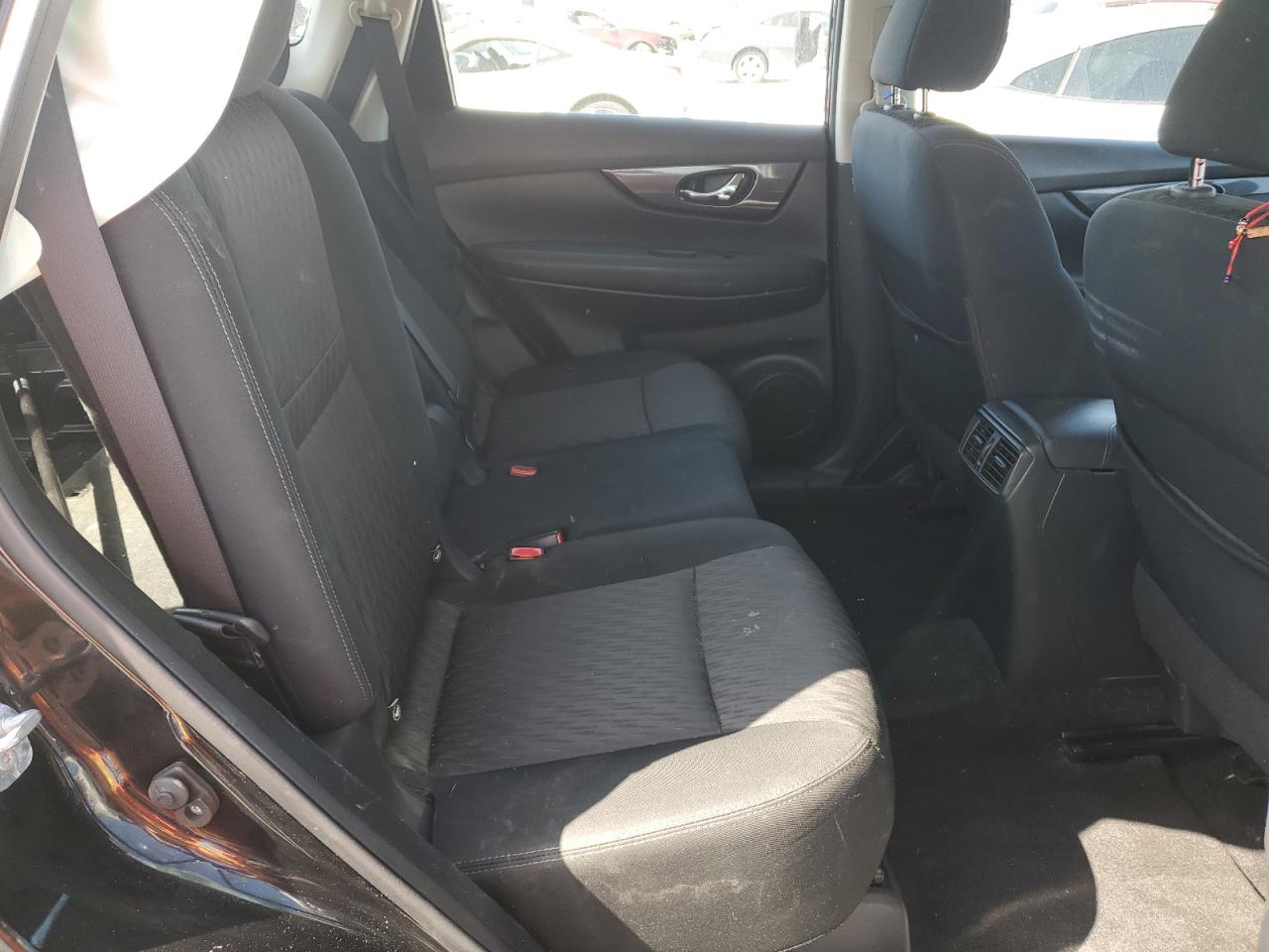 2017 Nissan Rogue - Image 12