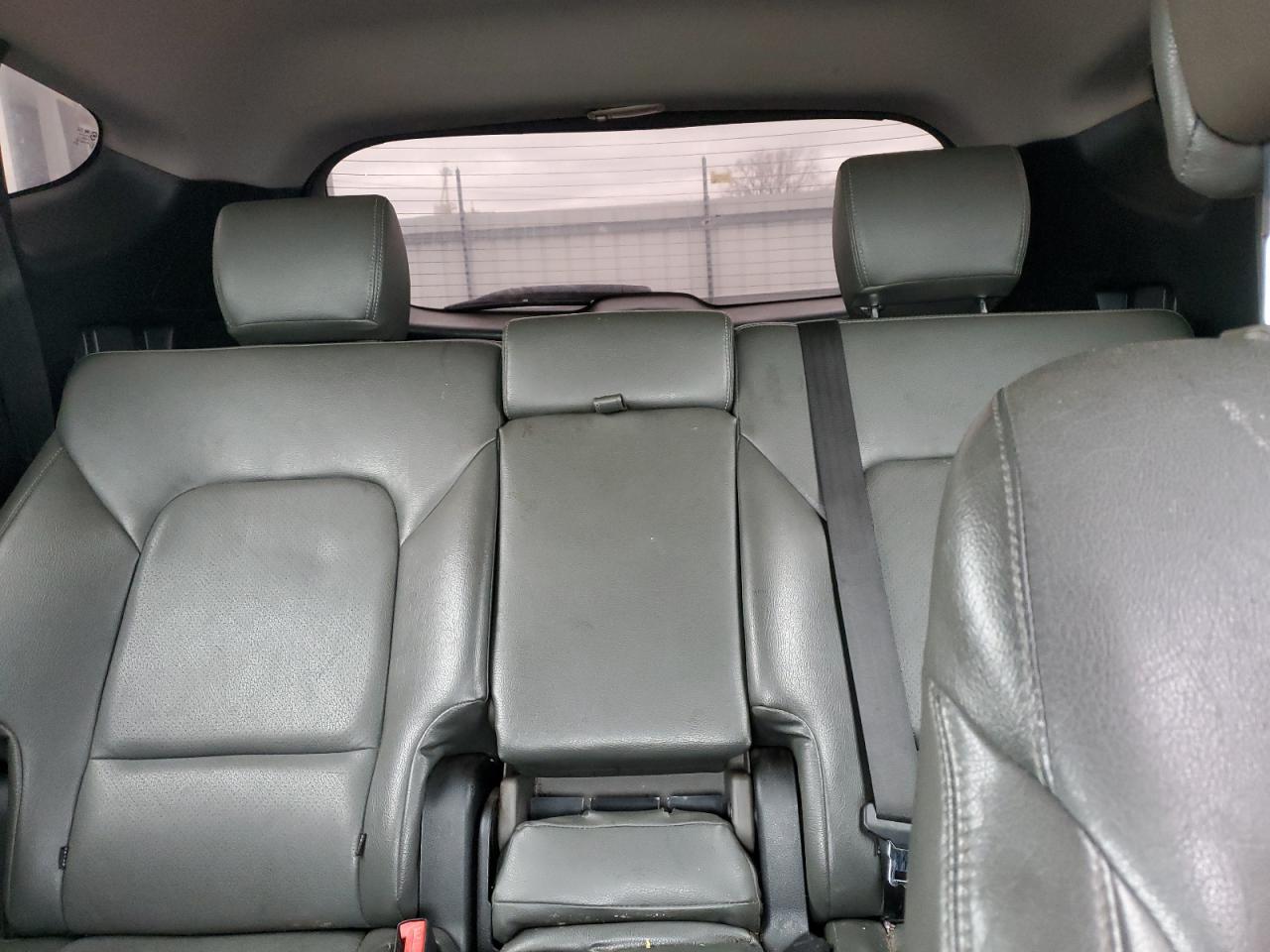 2013 Hyundai Santa Fe - Image 10