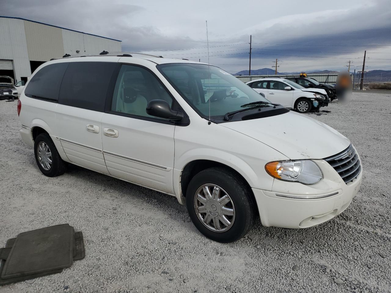 2005 Chrysler Town & Country - Image 4