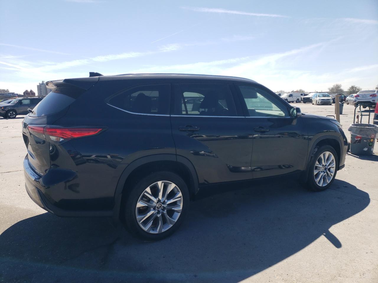 2021 Toyota Highlander - Image 3