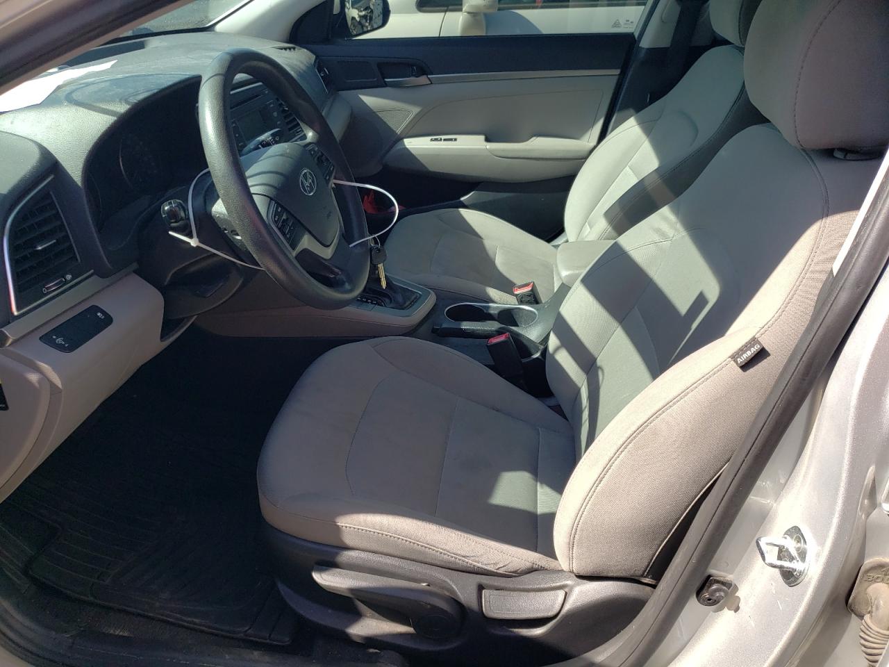 2017 Hyundai Elantra - Image 7
