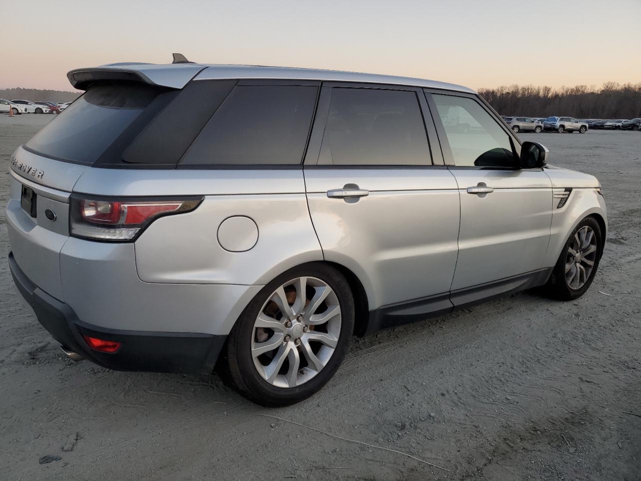 2015 Land Rover Range Rover - Image 3
