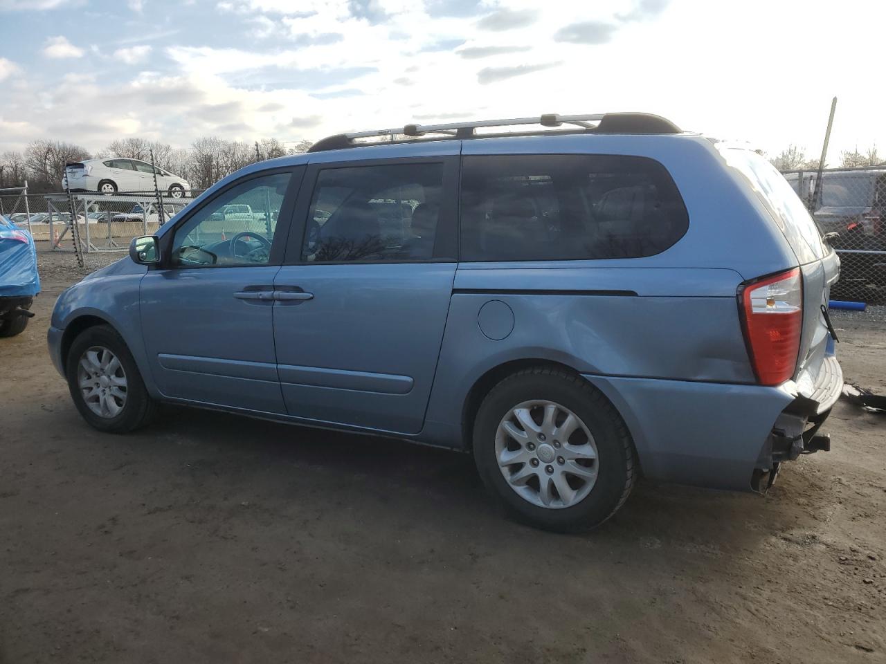 2008 Kia Sedona - Image 2
