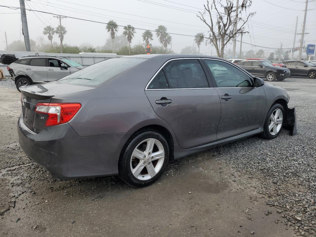 2014 Toyota Camry - Image 3