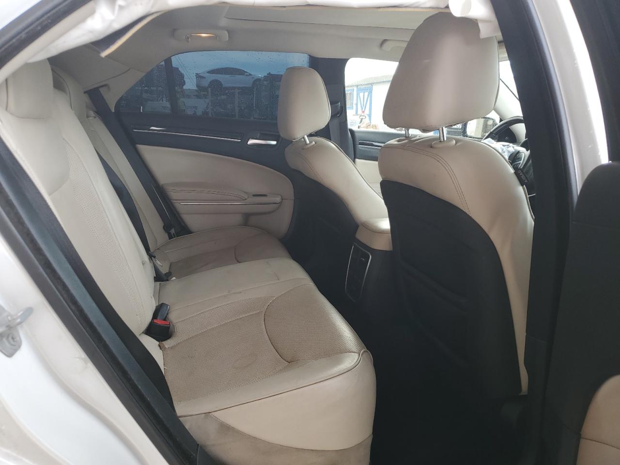2015 Chrysler 300 - Image 11