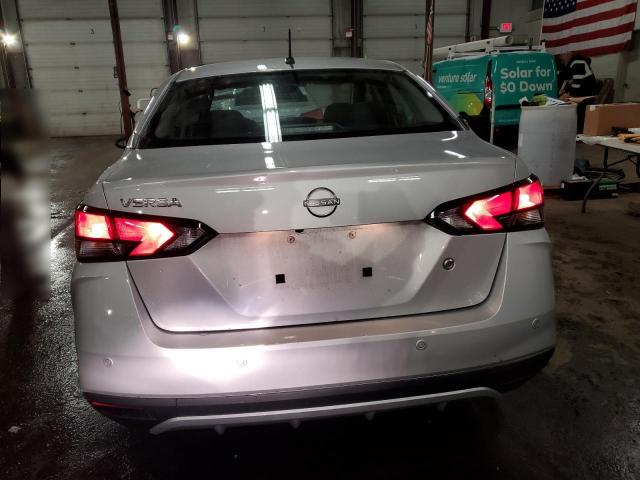  NISSAN VERSA 2023 Srebrny