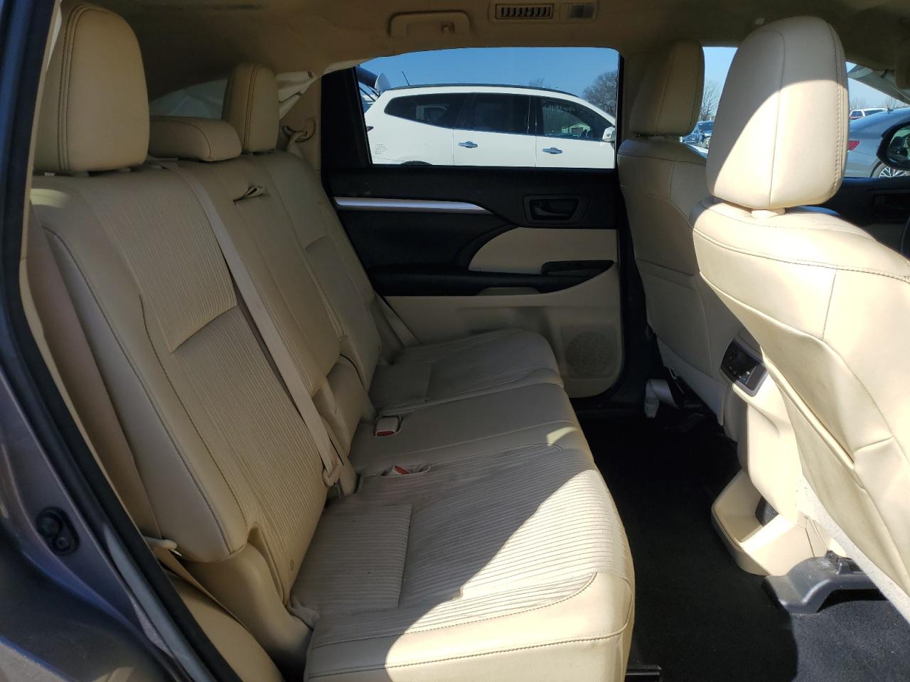 2014 Toyota Highlander - Image 12