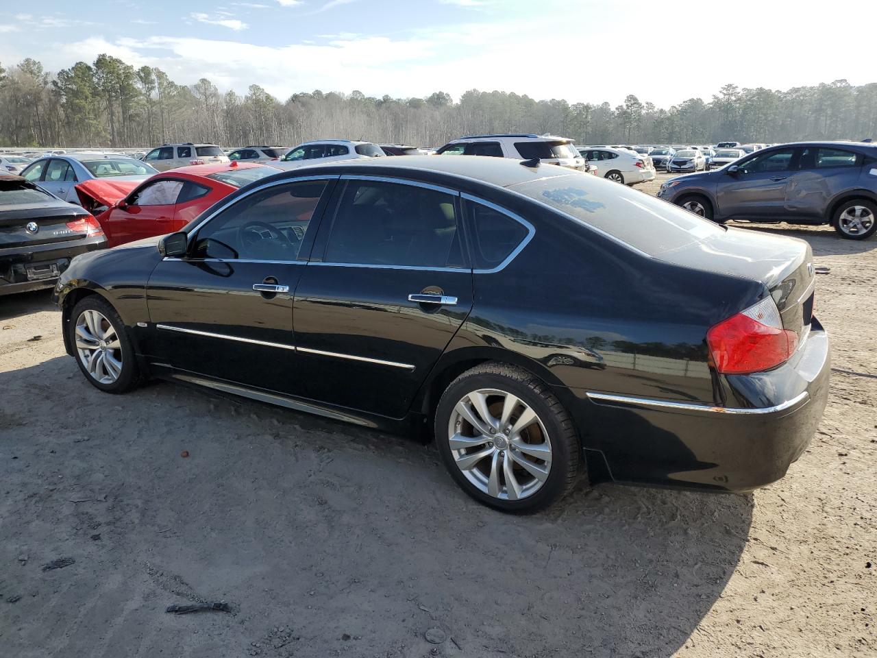 2010 Infiniti M - Image 2