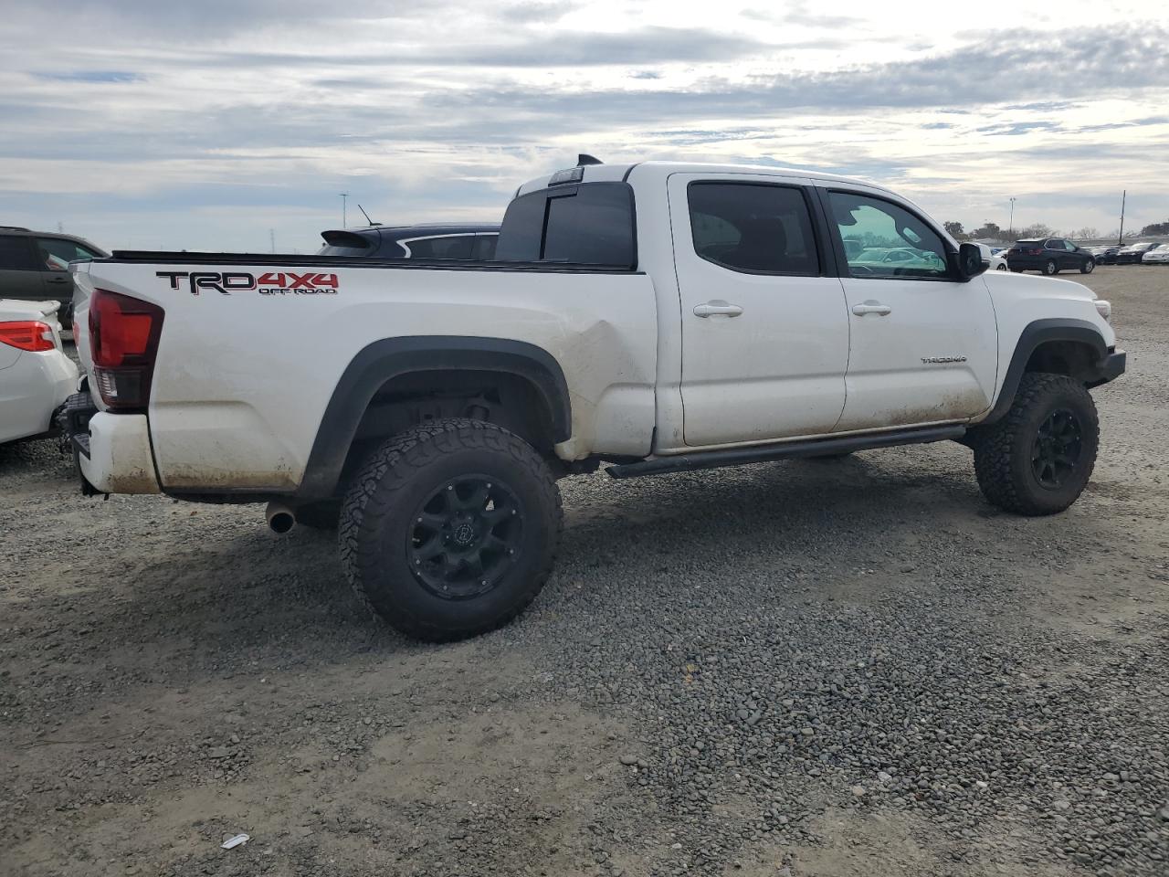 2018 Toyota Tacoma - Image 3