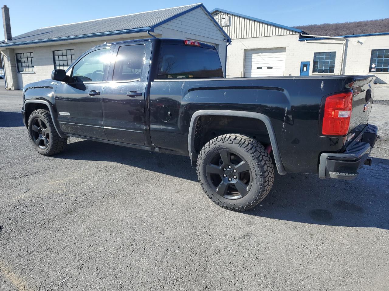 2017 GMC Sierra - Image 2