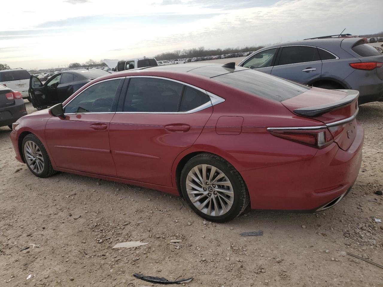 2020 Lexus ES - Image 2