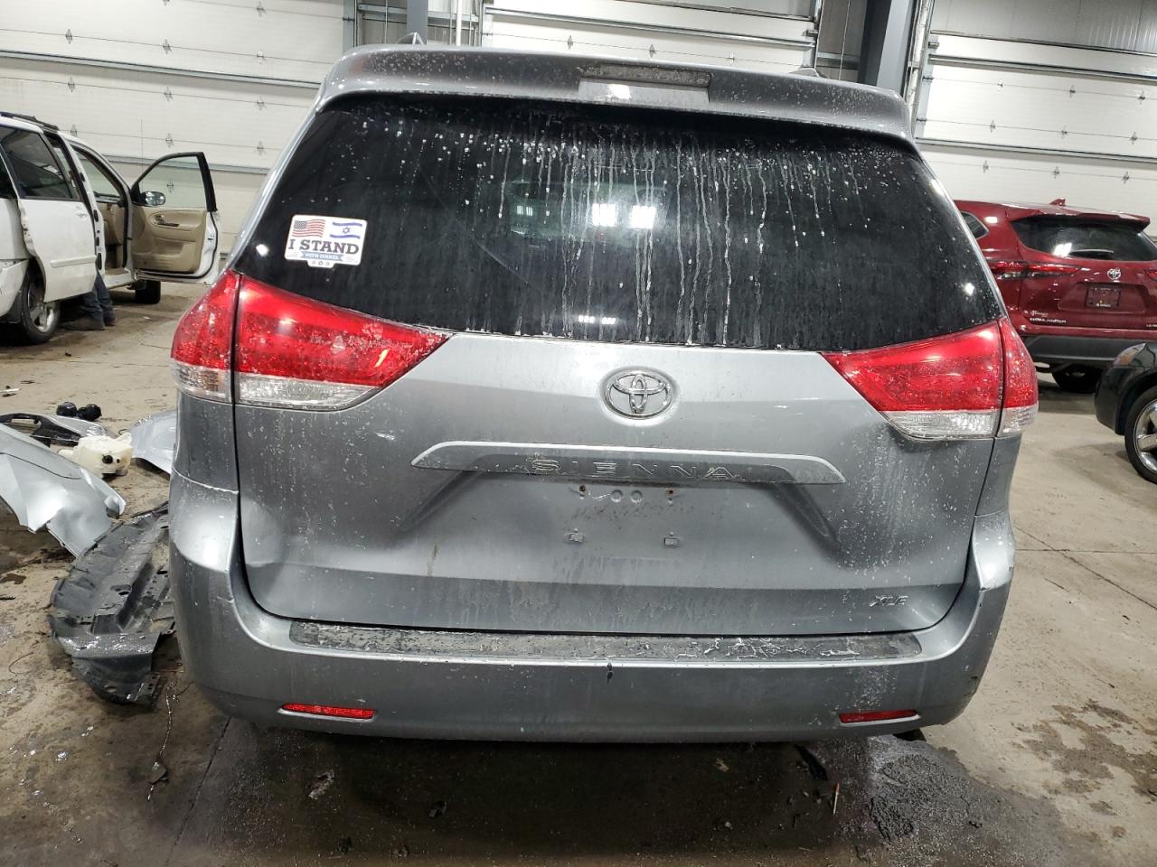 2011 Toyota Sienna - Image 6