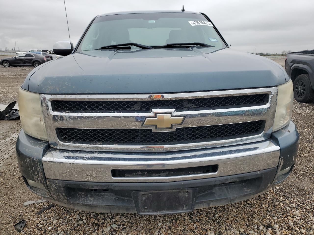 2011 Chevrolet Silverado - Image 5