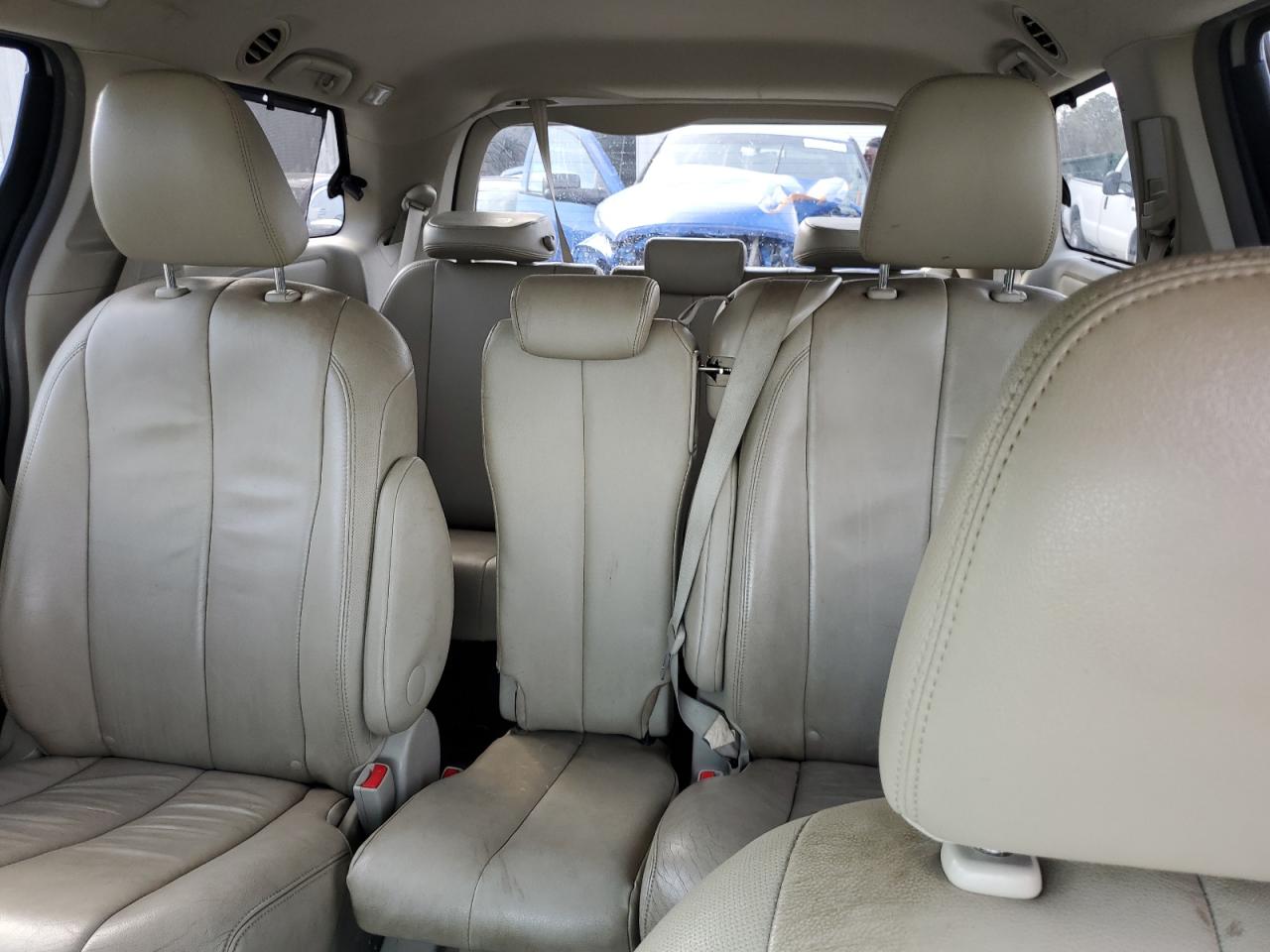 2014 Toyota Sienna - Image 10