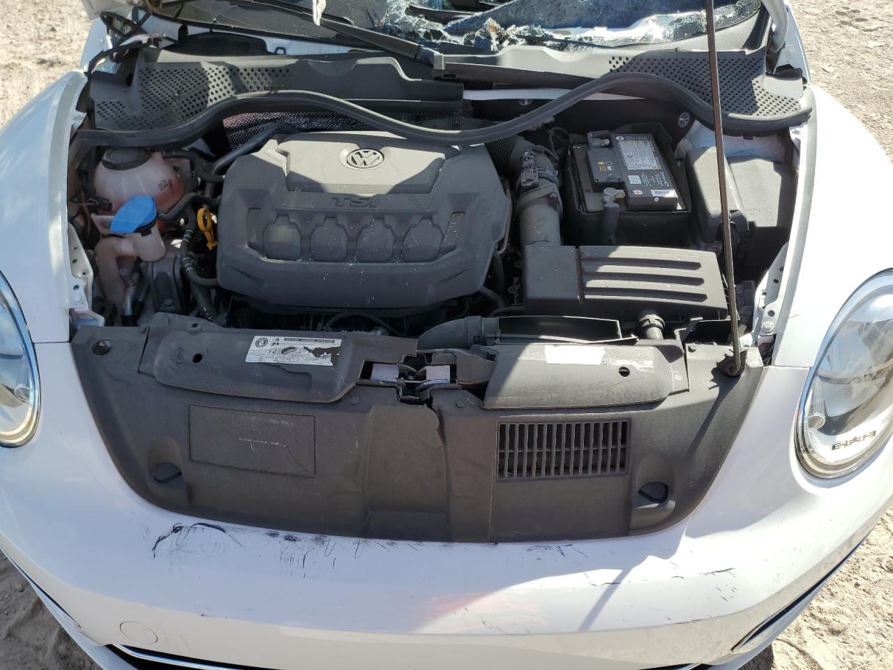 2019 Volkswagen Beetle - Image 11