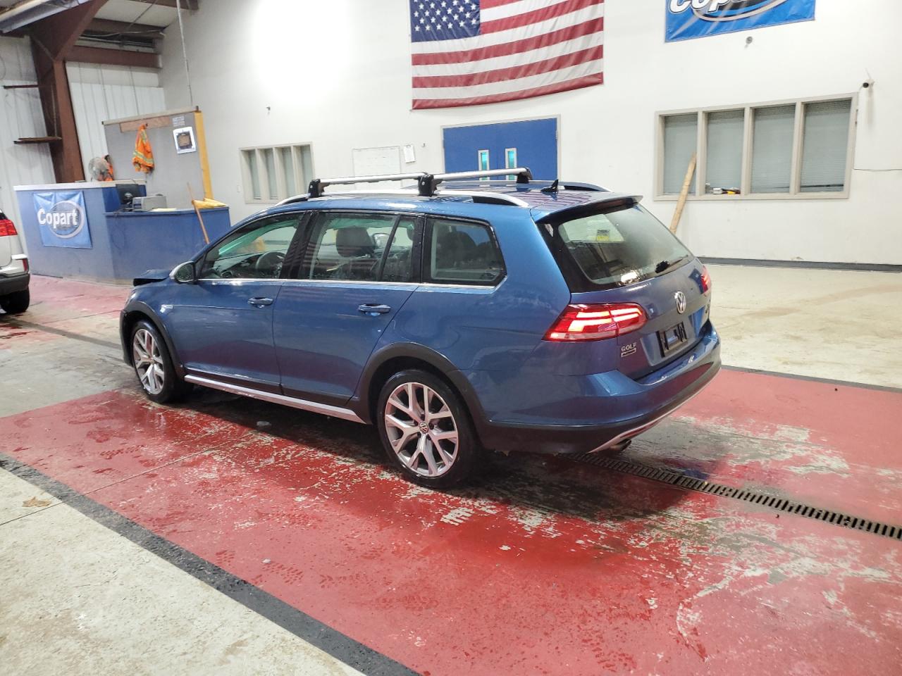 2018 Volkswagen Golf - Image 2