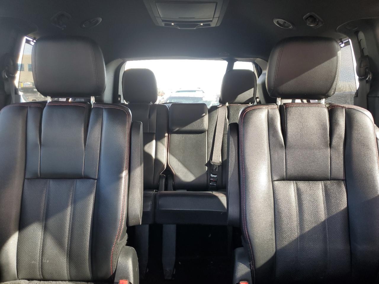 2017 Dodge Caravan - Image 10