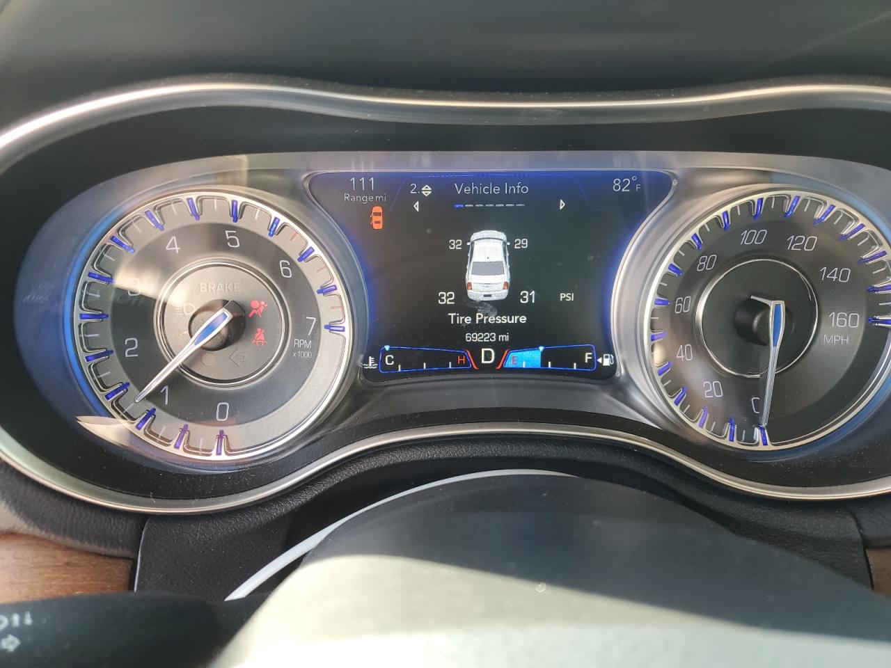 2018 Chrysler 300 - Image 9
