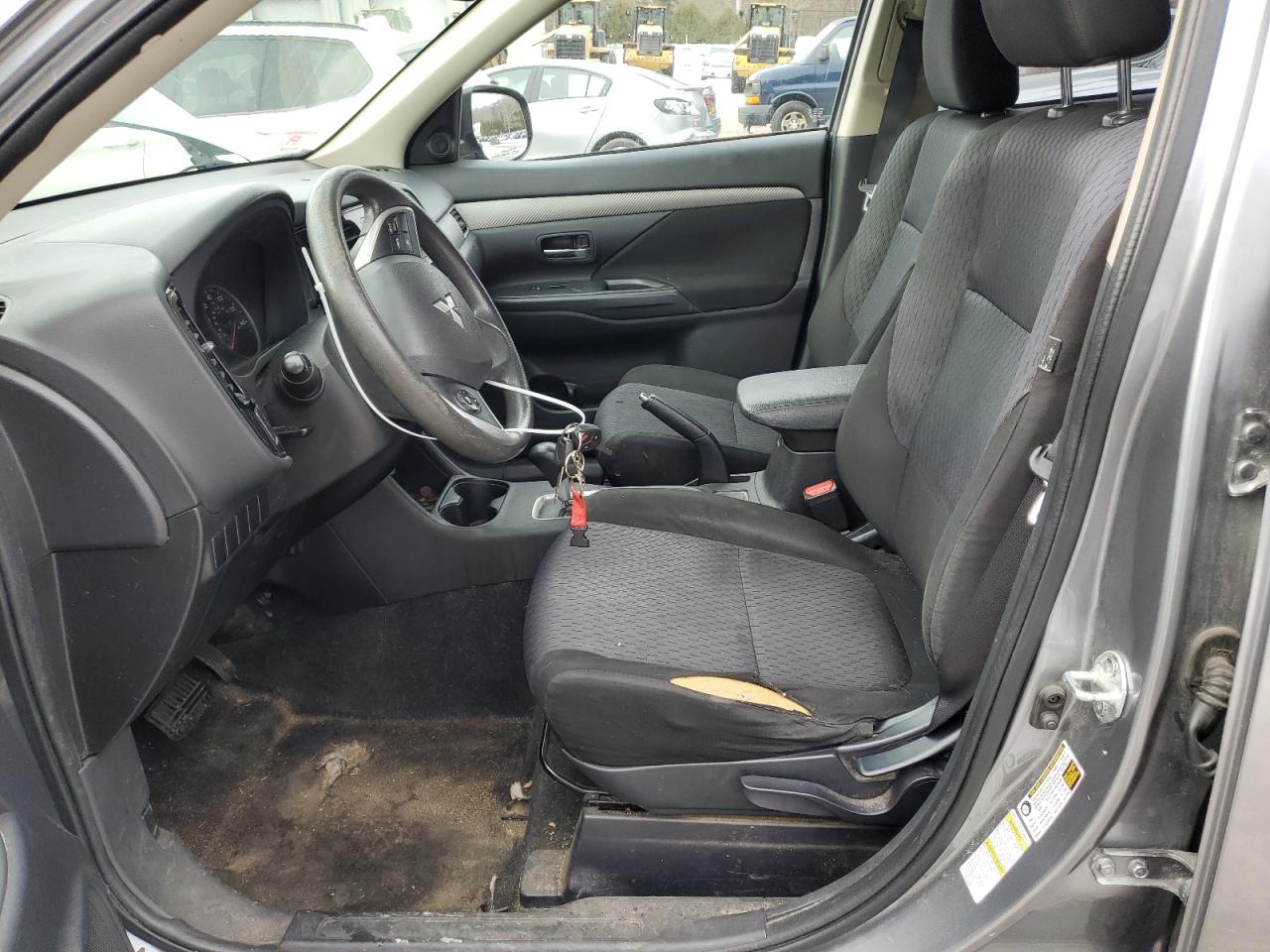 2014 Mitsubishi Outlander - Image 7