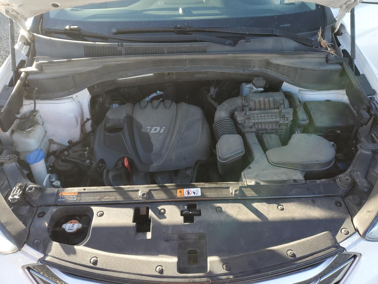 2016 Hyundai Santa Fe - Image 12